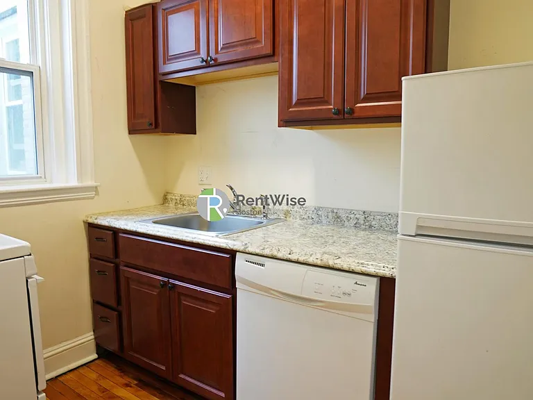 1844 Commonwealth ave — Photo 9