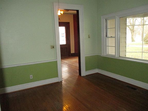 4th image of 214 N Gaylord Ave