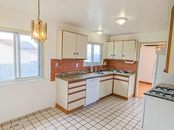 3rd image of 27 John Glenn Cir #1