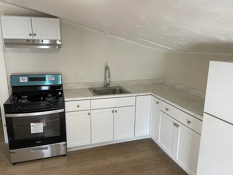 8-138 Prichard St — Photo 3