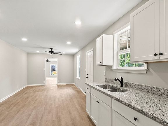 2nd image of 607 41st Ave E