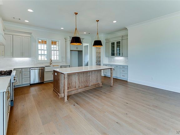 2nd image of 602 Lansdowne Ave