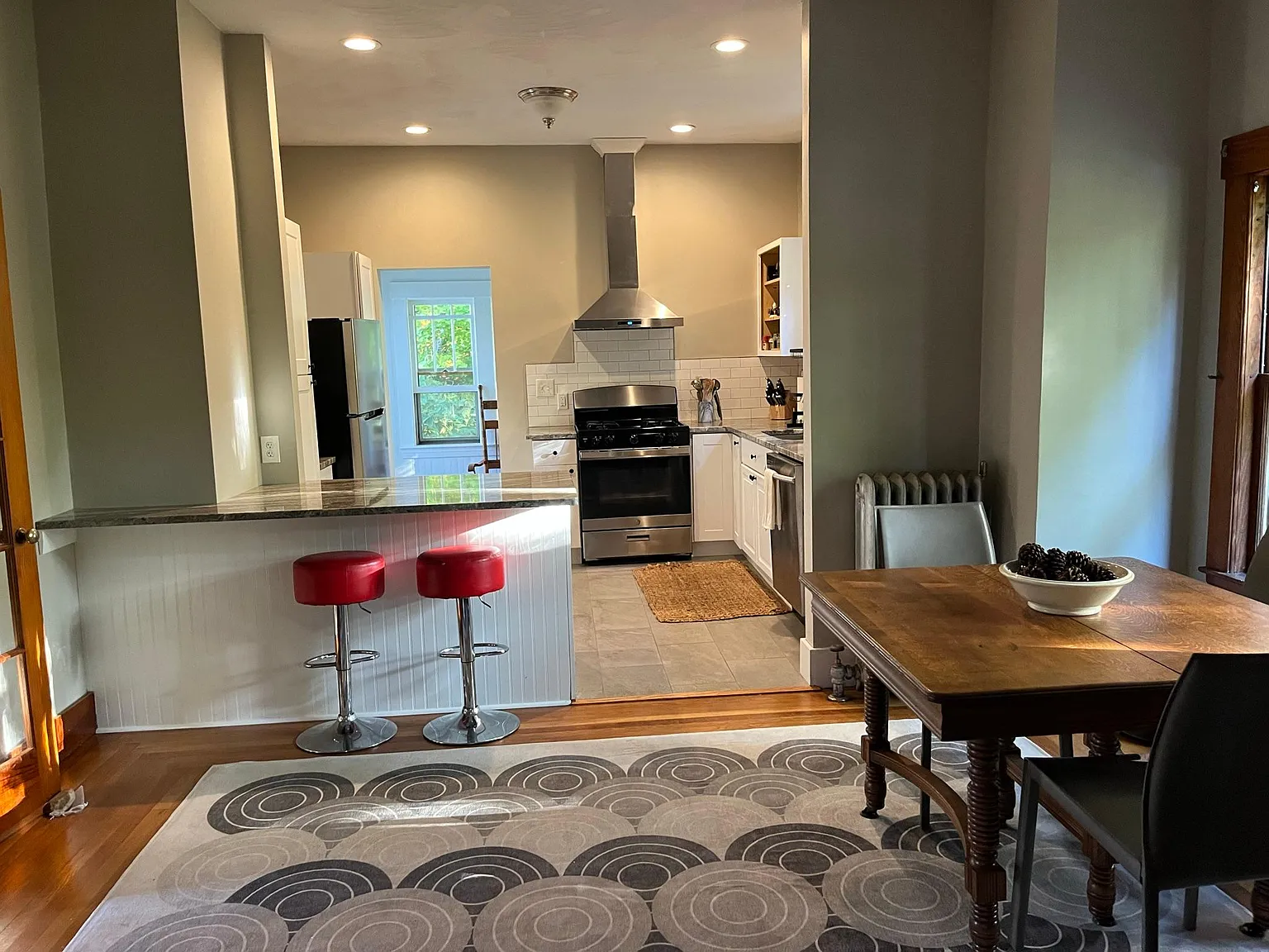 3 bed, 1700 sqft, $3,100 — Photo 2