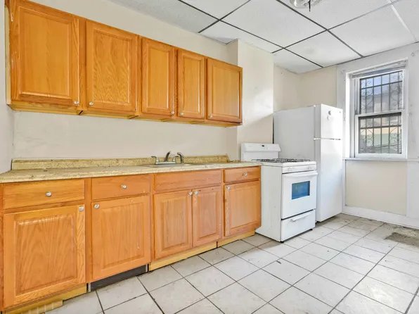 610 Ashford Street image 27 of 32