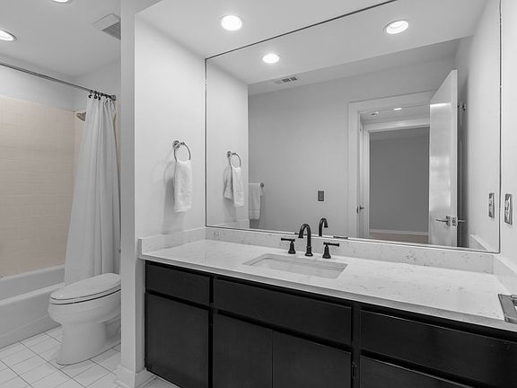 4th image of 104 Hampton Pl