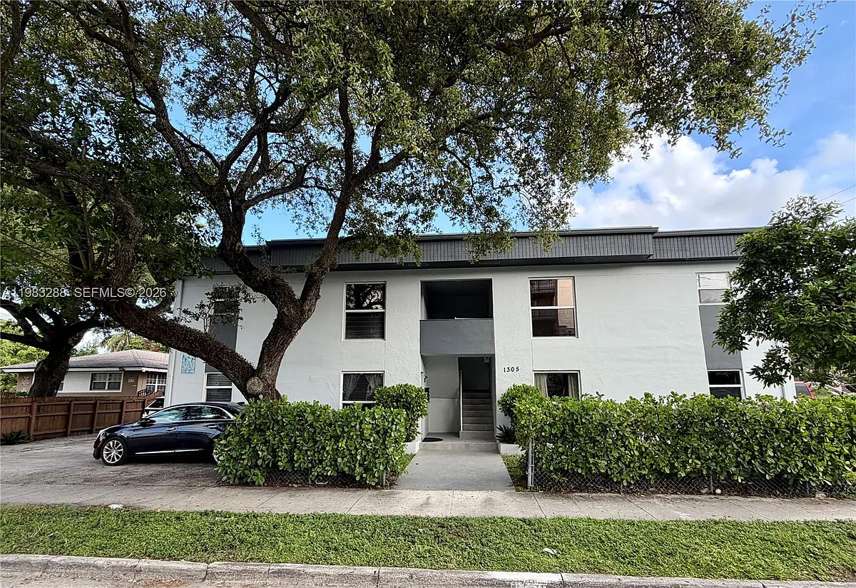 Photo 1 of 12 - 1305 NW 4th St #3 - Miami, FL Primary Photo - 1305 NW 4th St #3