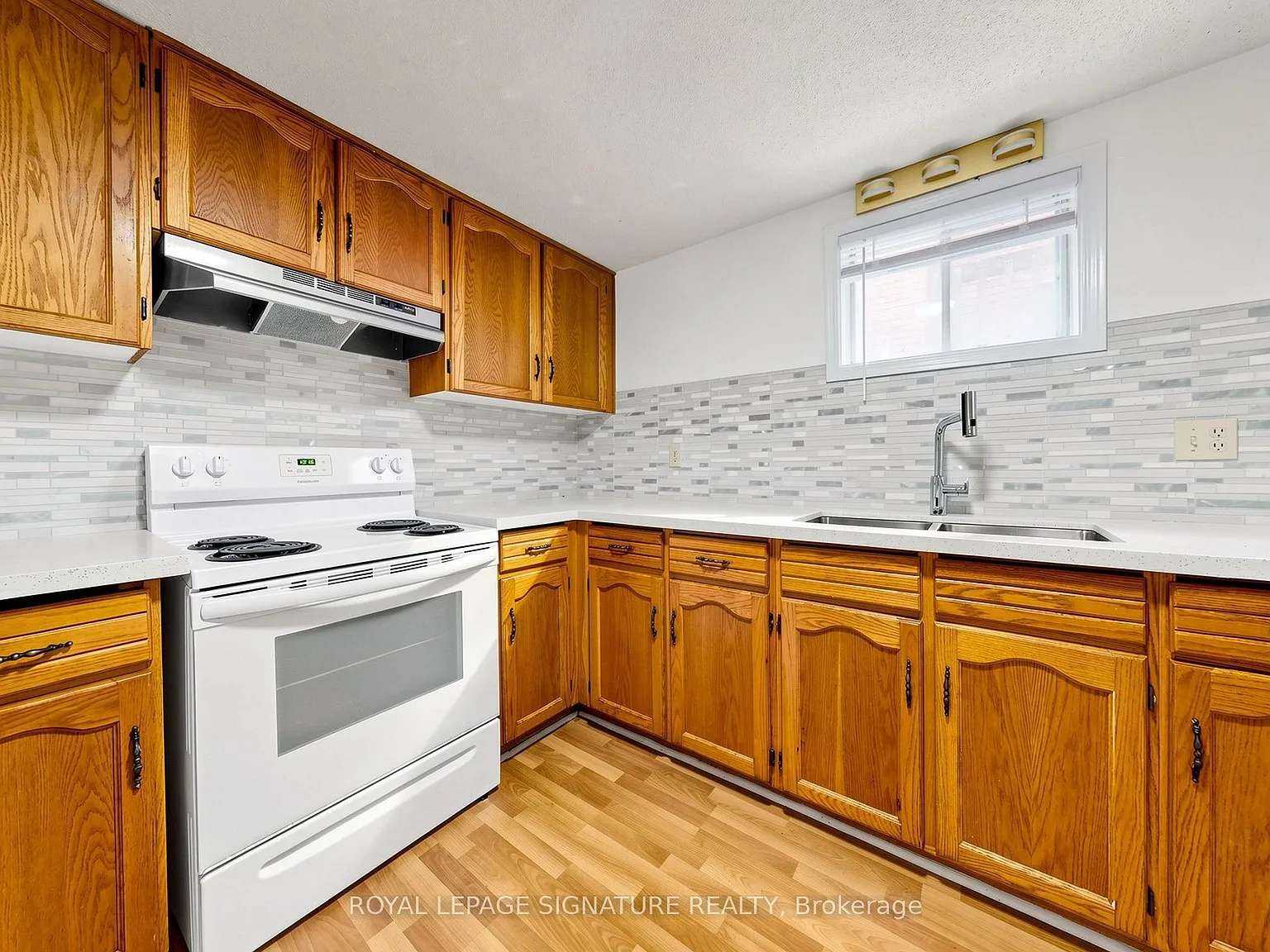 3 bed, $2,100 — Photo 4