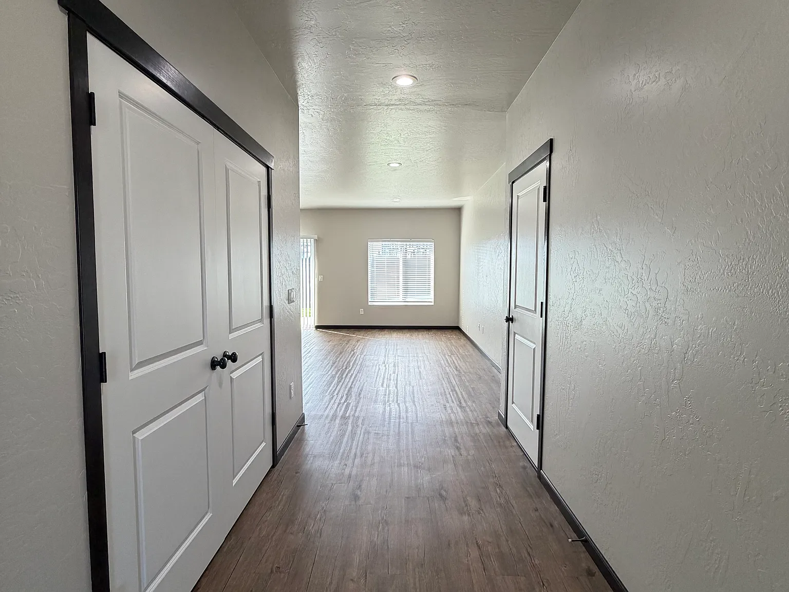 2 bed, 1150 sqft, $1,975 — Photo 3