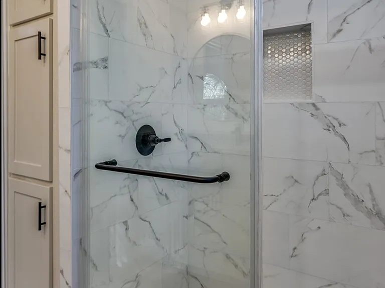 1024 W Apache Trl — Photo 2