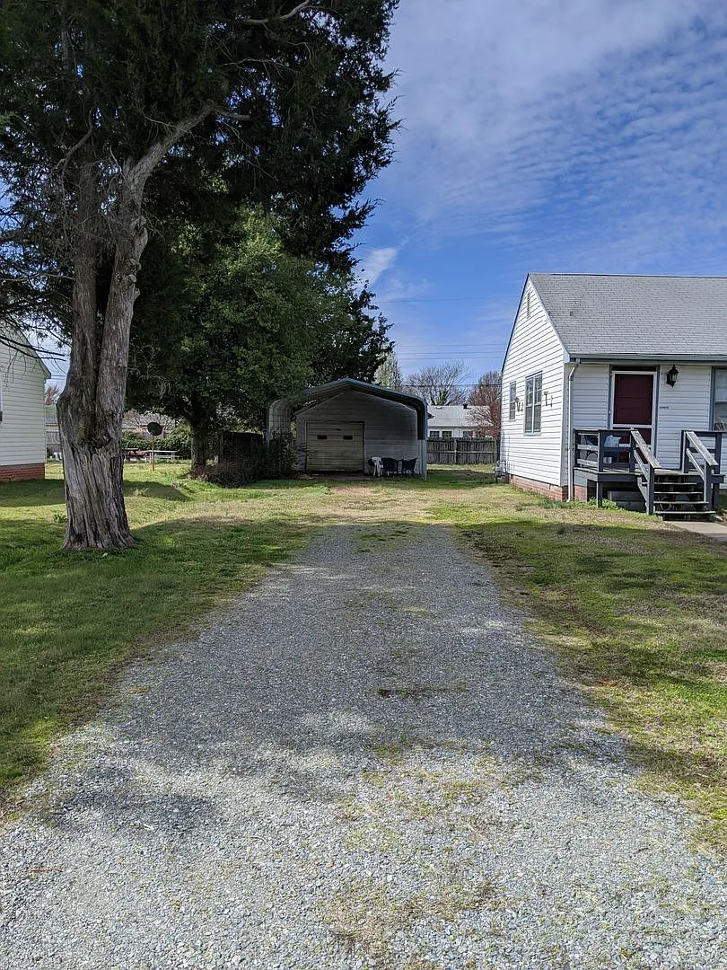 Back on the Market - Available Mid October — Photo 3