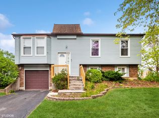 300 Monterey Dr, Bolingbrook, IL