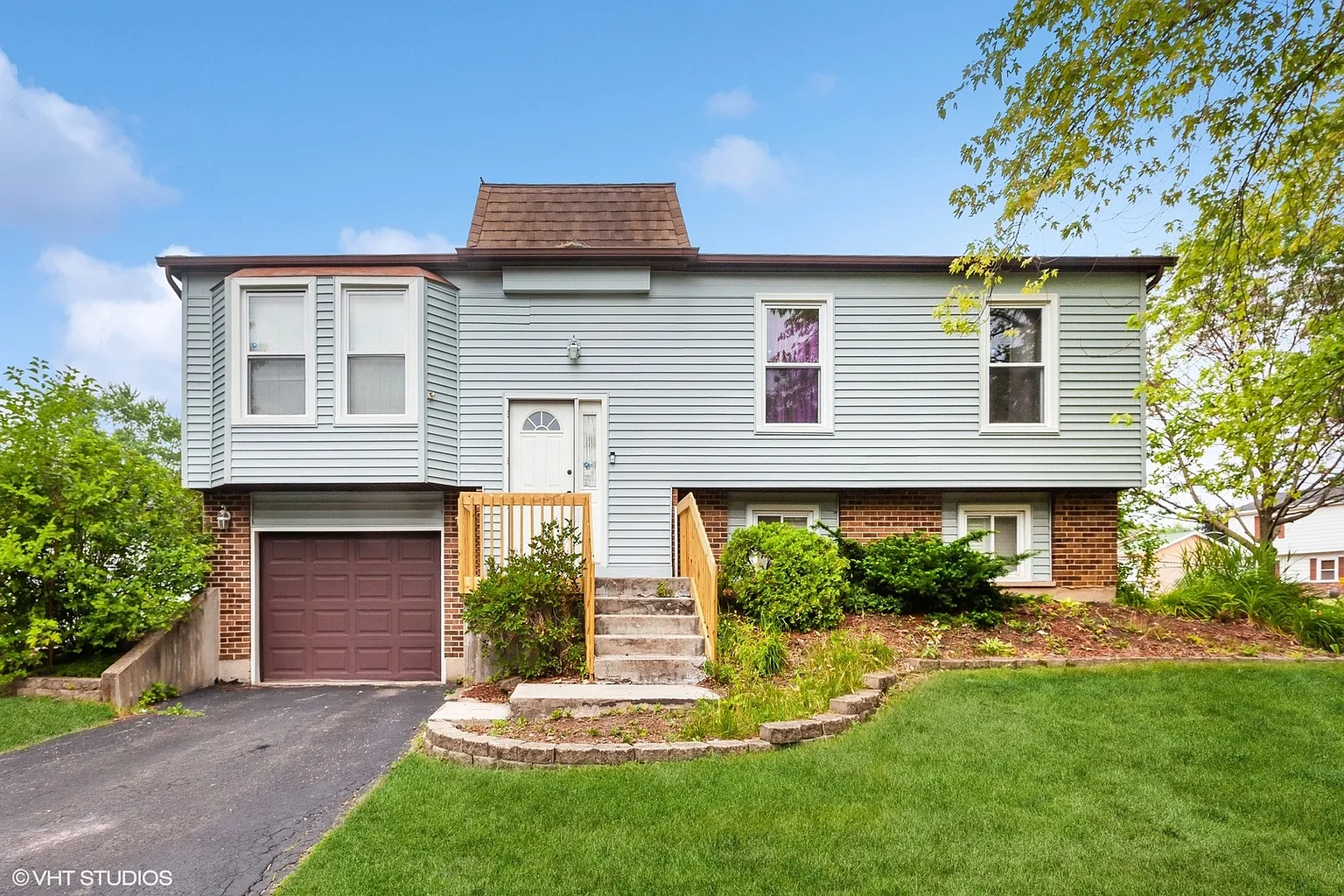 300 Monterey Dr photo 1