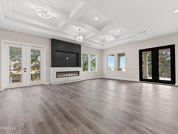 5th image of 123 Acacia Ave