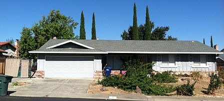 1st image of 10 Castlewood Dr