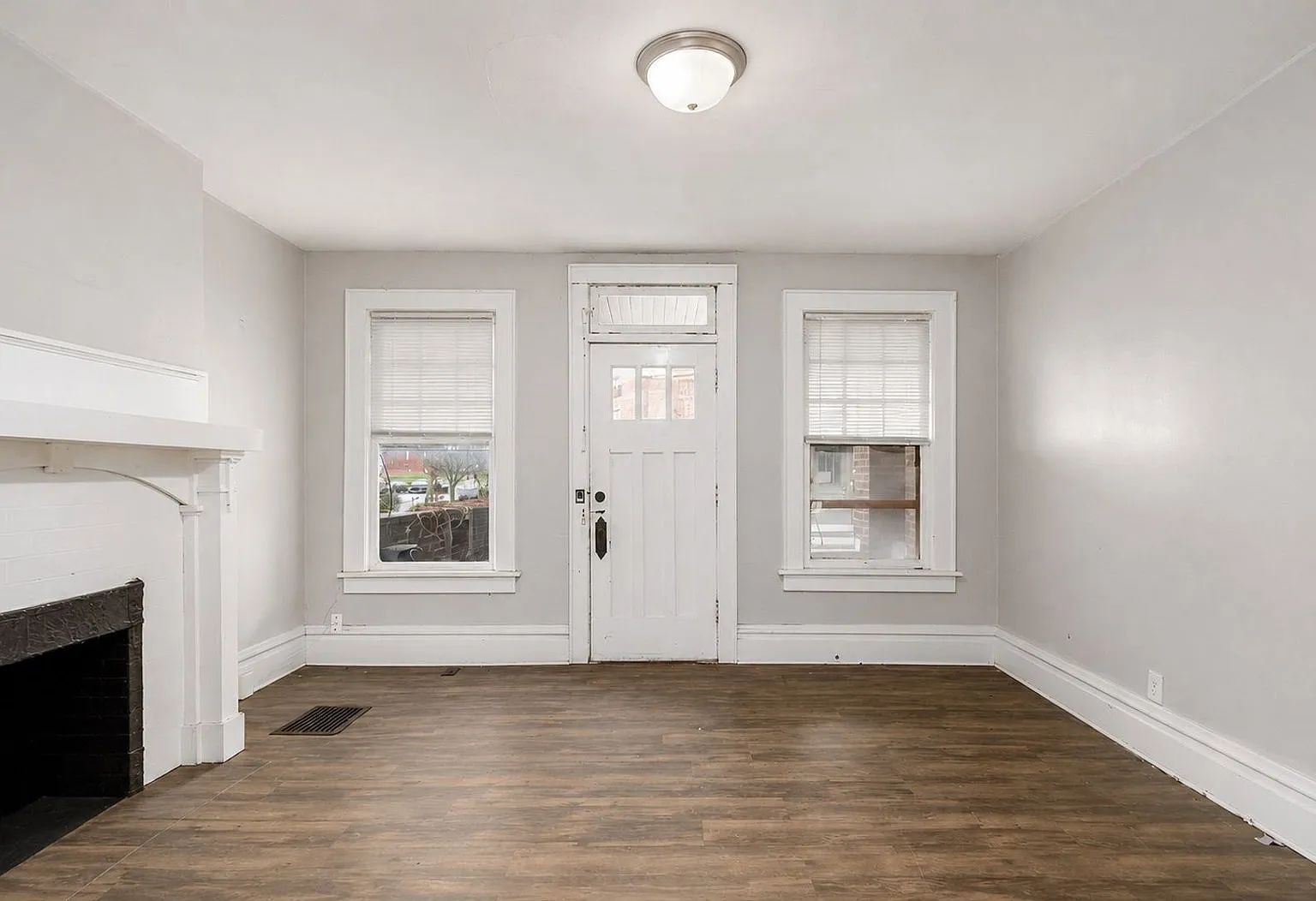 Studio, 1.0 bath, 515 sqft, $999 — Photo 2
