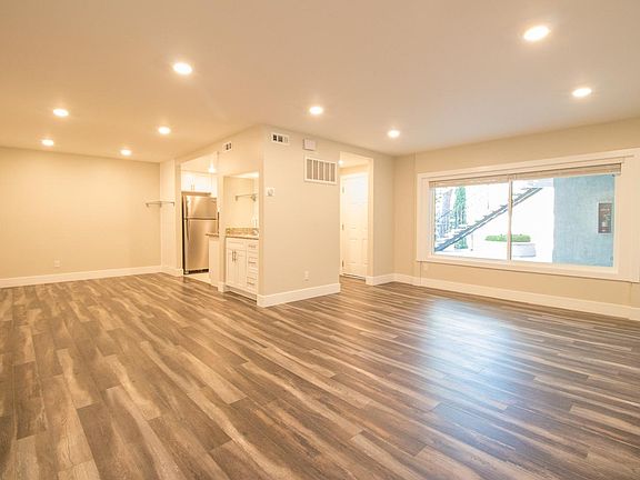 2nd image of 3000 Honolulu Ave #2