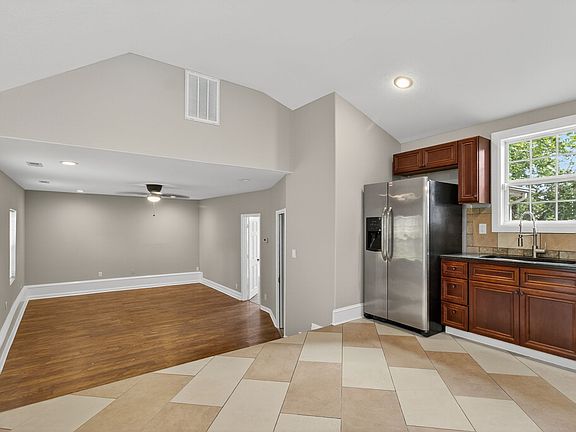5th image of 3800 Wedgefield Ave