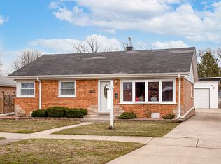 9037 S Sproat Ave, Oak Lawn, IL 60453