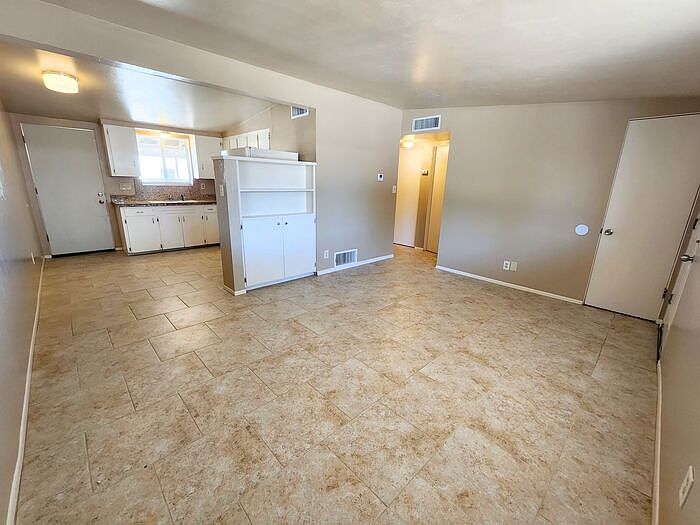 1st image of 420 E Delano St