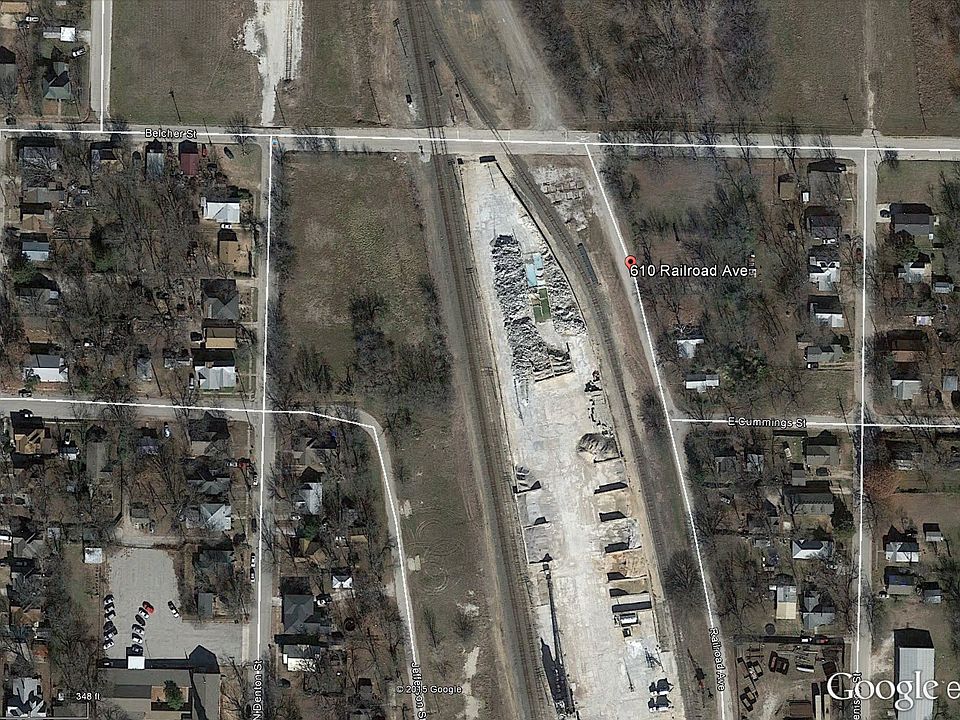 2nd image of 610 Railroad Ave