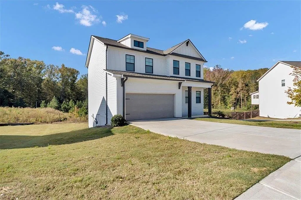 5 bed, 3.5 bath, 2405 sqft, $3,000 — Photo 4