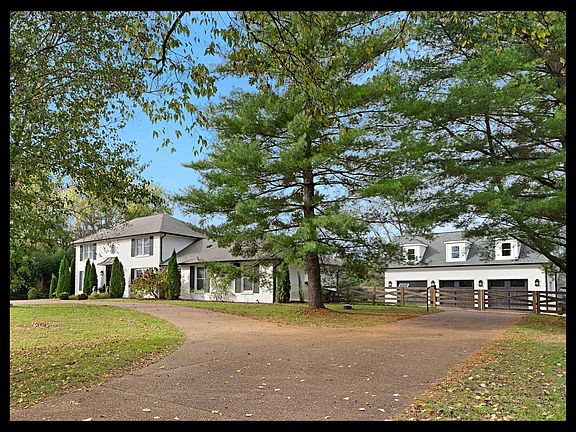 3rd image of 202 Deerfield Ln