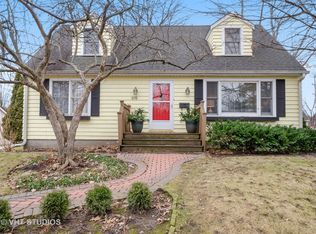 919 Gregory Ave, Wilmette, IL 60091