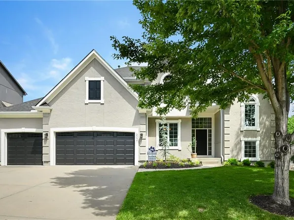 6021 Brownridge Dr, Shawnee, KS 66218