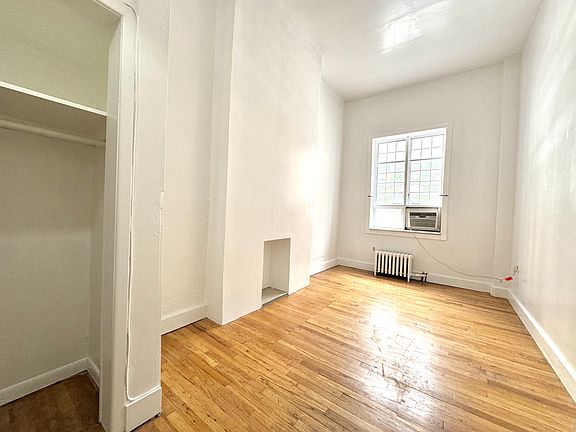 4th image of 354 W 30th St Floor 2