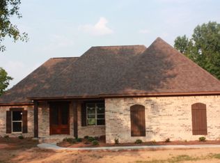 111 Madison Pl, Magee, MS 39111