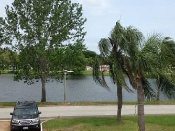 4th image of 2642 Leslee Lake Dr N