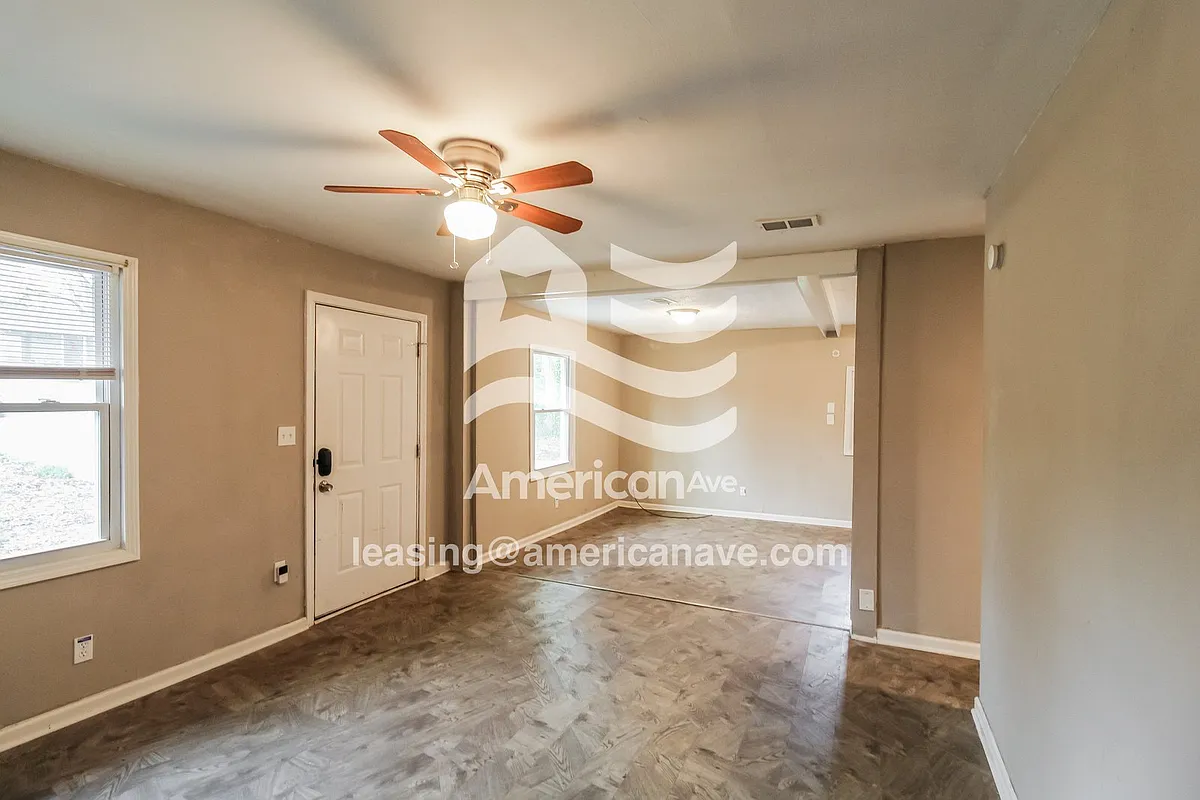 1821650_002_wm_-_living_room_13619618.jpg - 2423 Adger Rd