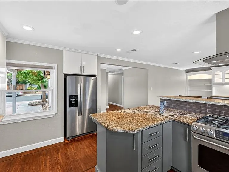 1559 Marietta Dr — Photo 16