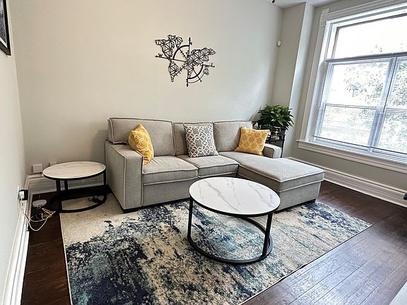 5th image of 1007 N Winchester Ave APT 2