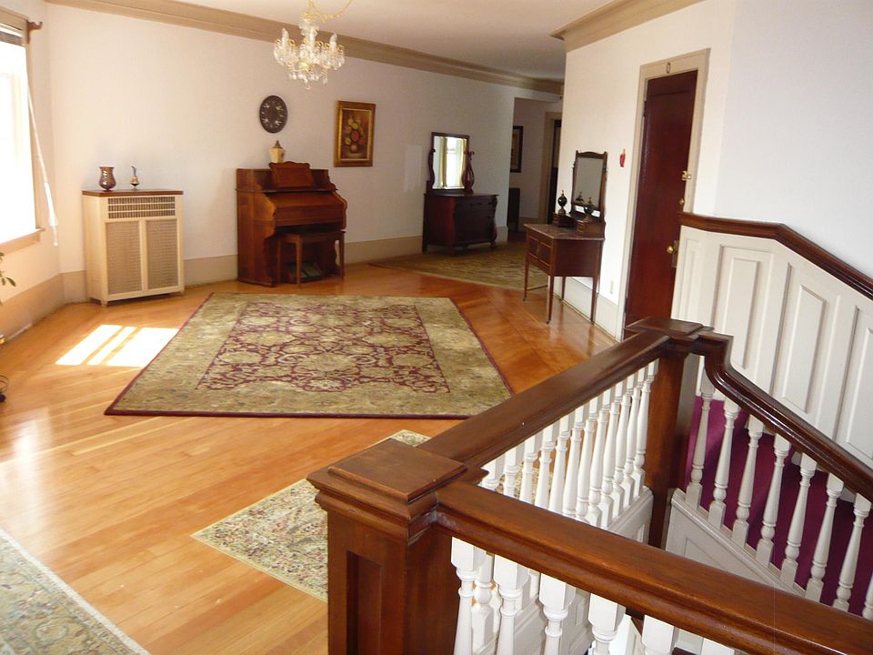 3rd floor lobby