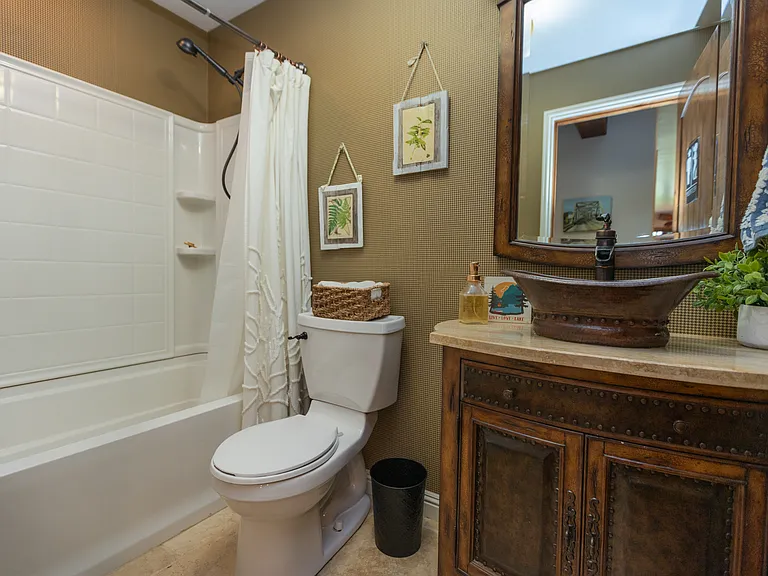 Edgewater Cir — Photo 31