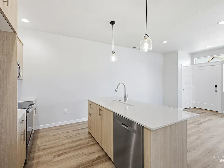 6705 S Spindlebush Ave — Photo 9
