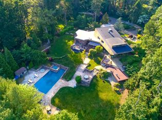 15 Horseshoe Rd, Old Westbury, NY 11568