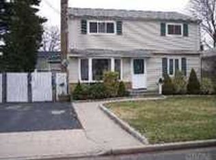 26 Michel Ave, Farmingdale, NY 11735