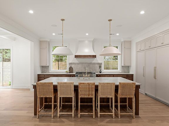 4th image of 747 Winthrop St