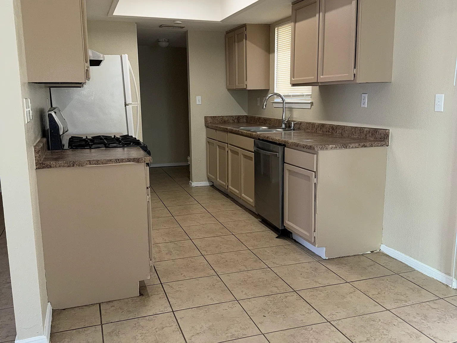 3 bed, $1,399 — Photo 2