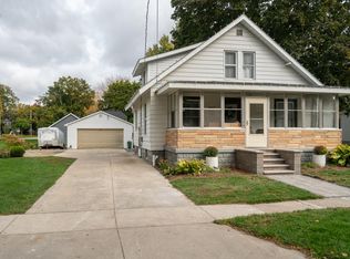 503 E Main St SE, Caledonia, MI 49316