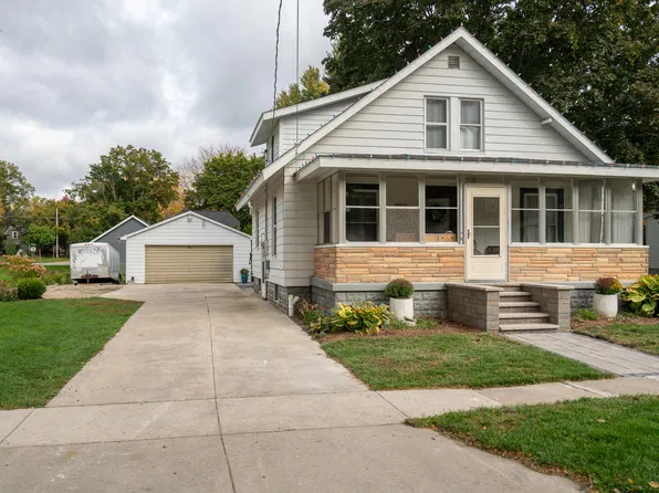503 E Main St SE, Caledonia, MI 49316