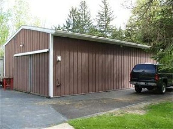 5th image of 3465 Anthony Ln