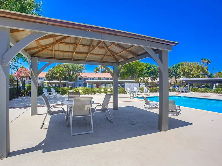 Las Ventanas Apartments — Photo 6