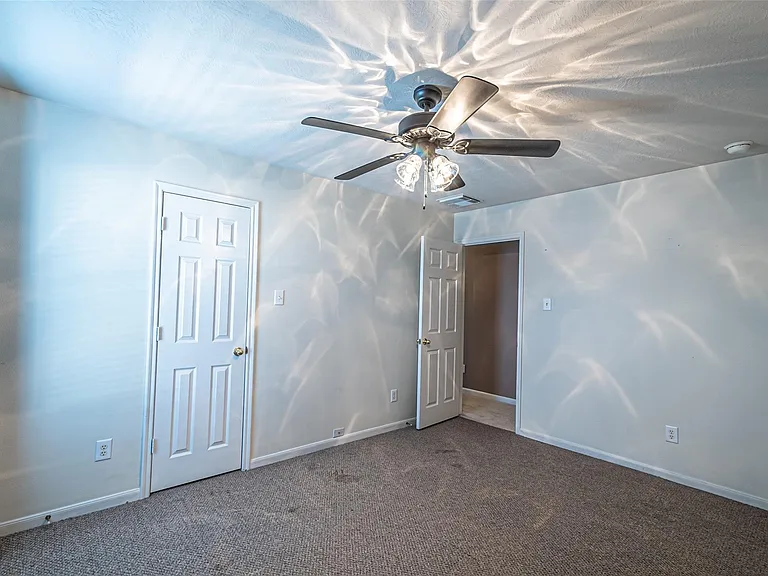 7431 Riven Oaks Ct — Photo 42