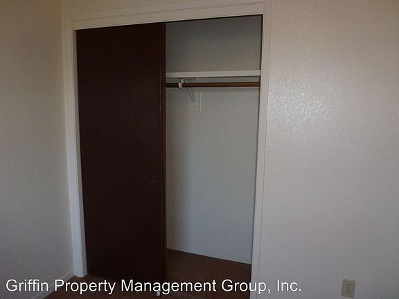 2nd image of 170 S Magnolia St APT B