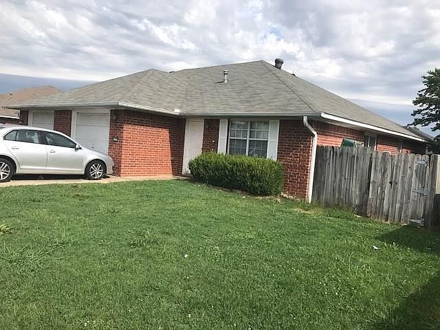 2nd image of 3116 Yorkshire Cir