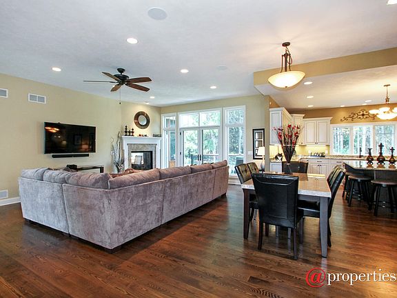 Living Room / Dining Room