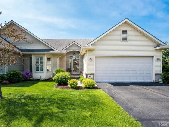 887 Flowering Plum Dr, Brighton, MI 48116